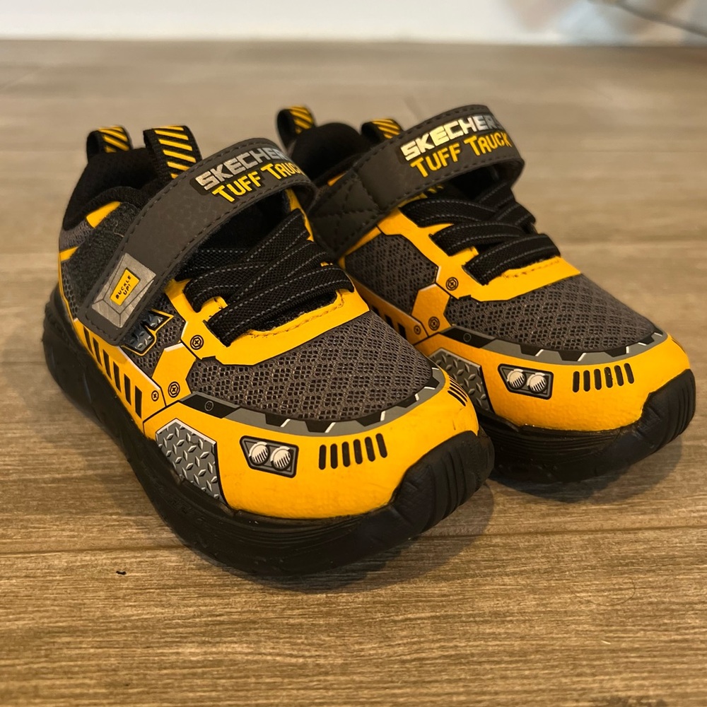 Skechers “Tuff Truck” toddler sneakers, size 7